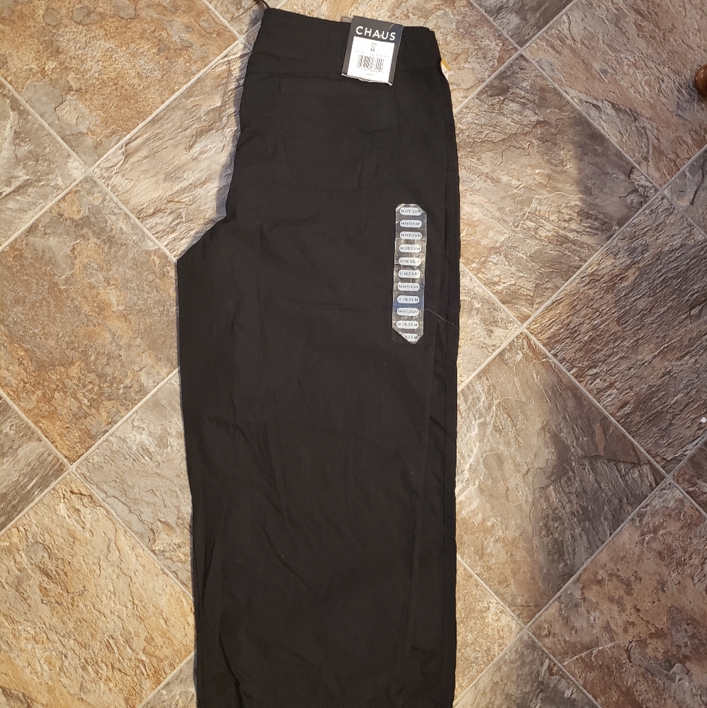 Chaus Capris